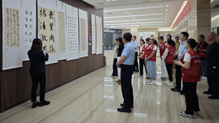蘭州市城關區(qū)東崗街道深溝橋社區(qū)參觀甘肅工程咨詢集團廉潔文化作品展