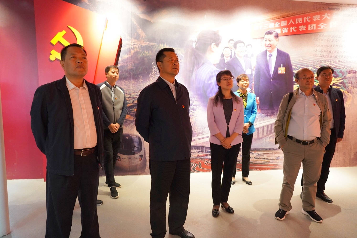 集團公司開展“不忘初心、牢記使命”主題黨日活動 <br/> — 參觀主題教育檔案文獻展