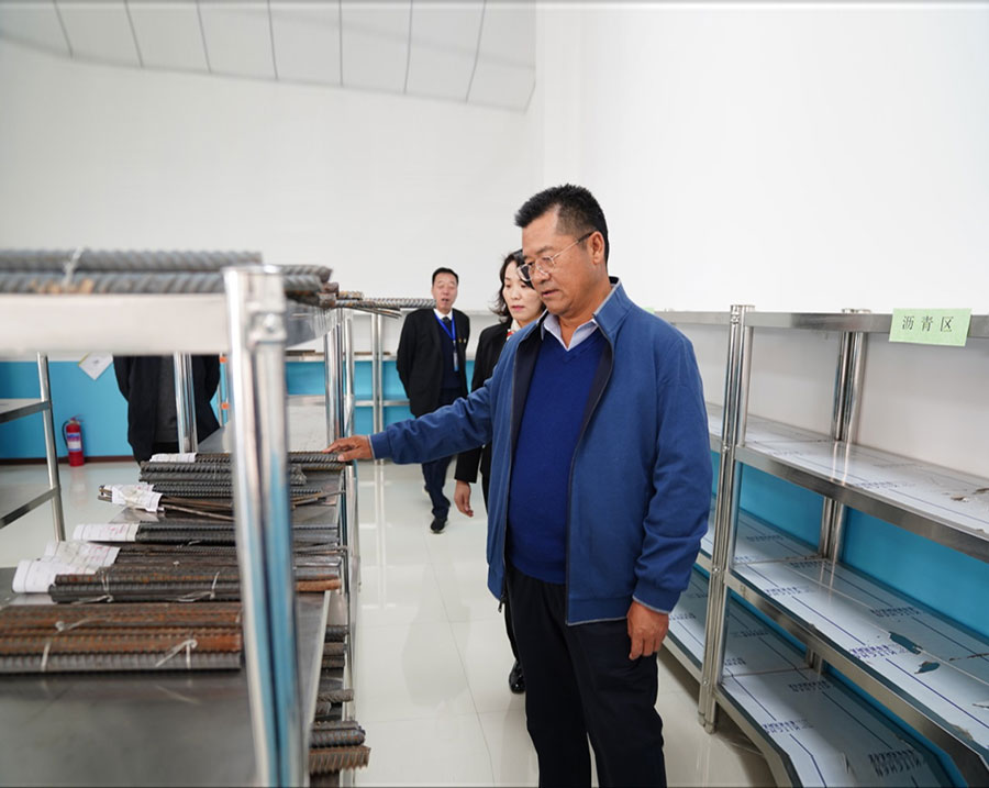 集團(tuán)公司董事長(zhǎng)宋忠慶赴華強(qiáng)公司開(kāi)展專(zhuān)題調(diào)研